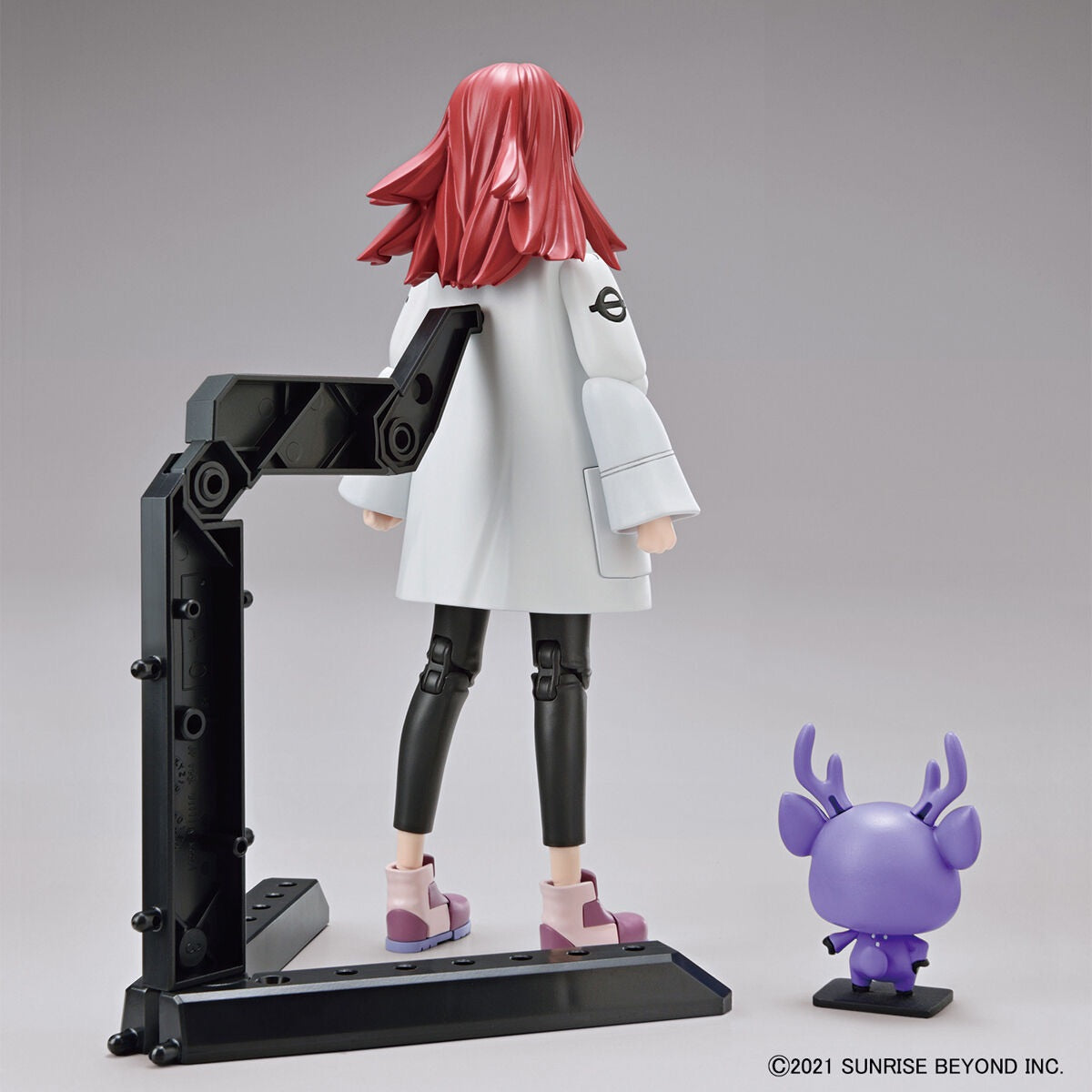 
                  
                    Image displaying Kyoukai Senki Figure-rise Standard Shion Shishibe Model Kit including figure of Shion Shishibe, interchangeable faceplates and hands, the AI mascot I-LeS Nayuta, a display stand, stickers, water transfer expression decals, and a set of instructions.
                  
                