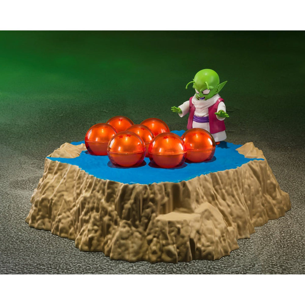 
                  
                    An 11.02 inches S.H.Figuarts Porunga figure with optional hands, alongside a Dende figure with interchangeable head and hands. Includes seven Namekian Dragon Balls, Porunga Stand, Dragon Ball Stand, and features lights and sounds from the Dragon Ball Z anime series.
                  
                